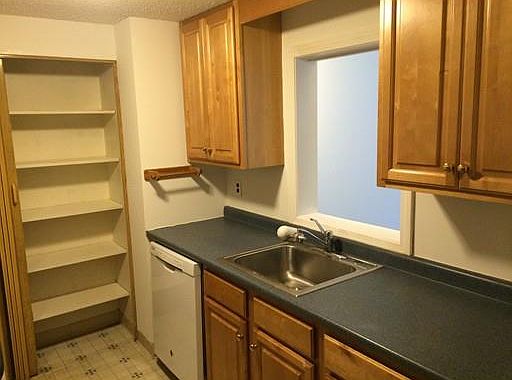 3rd image of 26 Greentree Ln APT 33