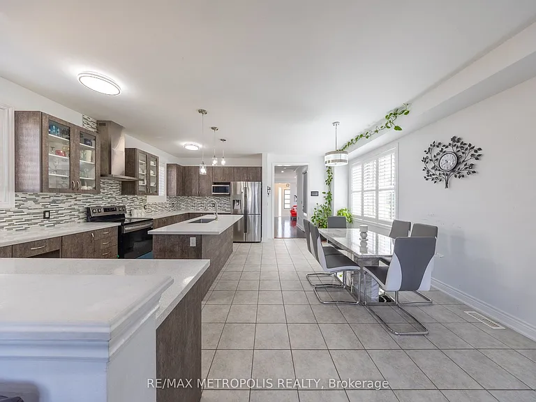 36 Michaelis St — Photo 24