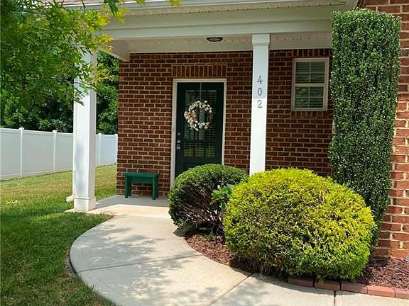 4th image of 402 Mockingbird Ln
