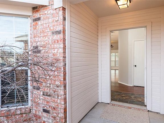 3rd image of 441 Cambridge Dr