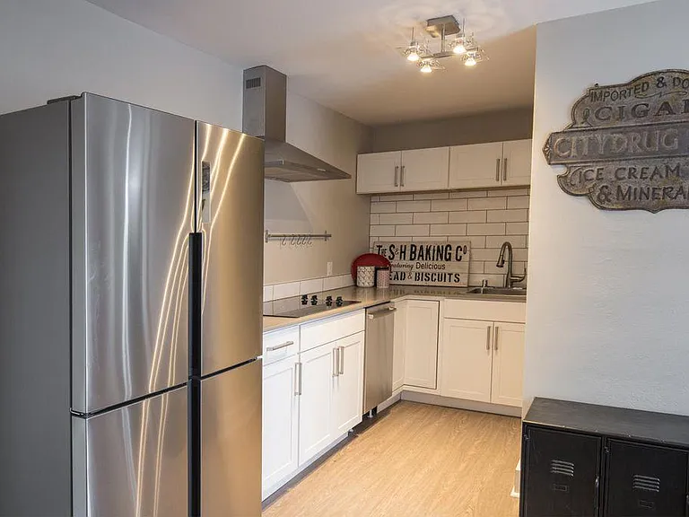 410 W 3rd Ave #207 — Photo 2