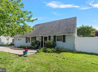 14 Hemlock Rd, Levittown, PA 19056