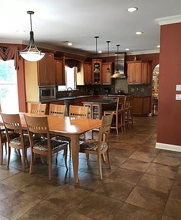 5th image of 1890 Charlton Cir