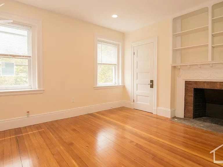 1616 Beacon St #3 — Photo 6