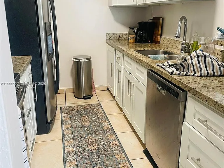 10393 N Kendall Dr #U6 — Photo 3