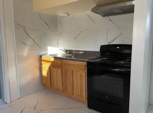 35 Deauville Blvd #B, Copiague, NY 11726