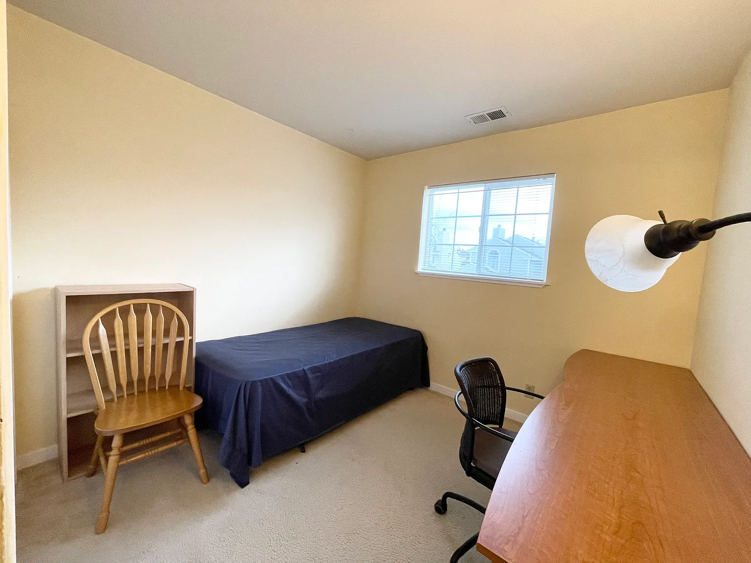 3 bed, 2.5 bath, 130 sqft, $1,400 — Photo 1