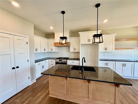 2nd image of 524 Skyview Ln