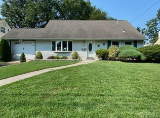 25 Autumn Ct, Colonia, NJ 07067