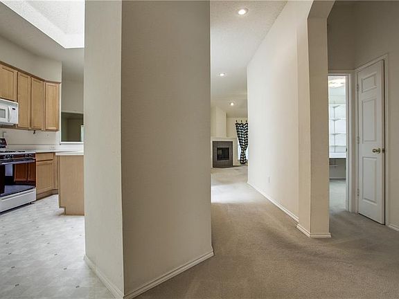 5th image of 7808 Vista Creek Ln