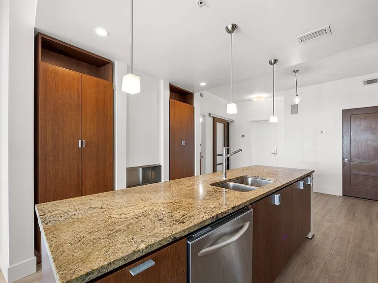 111 N 12th St #1707 — Photo 19