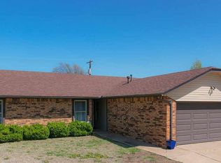 217 Warwick Rd, Ponca City, OK 74601