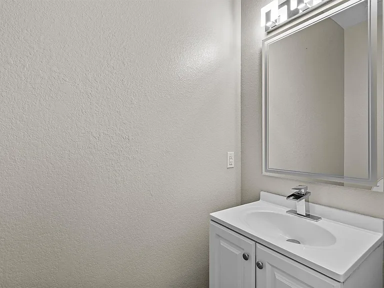 303 Quail Hollow Dr — Photo 7