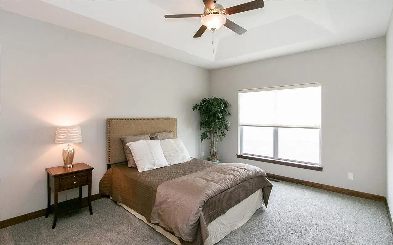 4 bed, 2665 sqft, $2,300 — Photo 3
