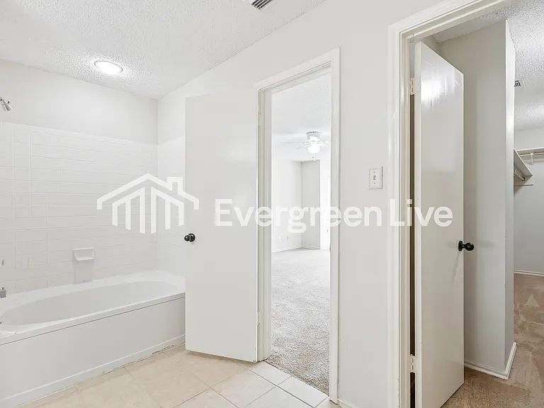 8102 Cantura Mls — Photo 13