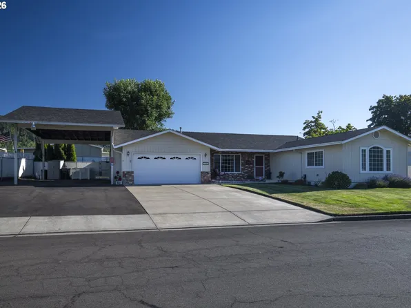 3317 W Normandy Ave, Roseburg, OR 97471
