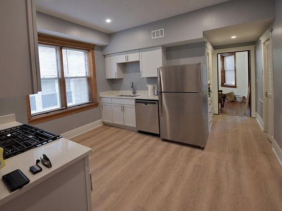3rd image of 2344 W Cortez St #1F