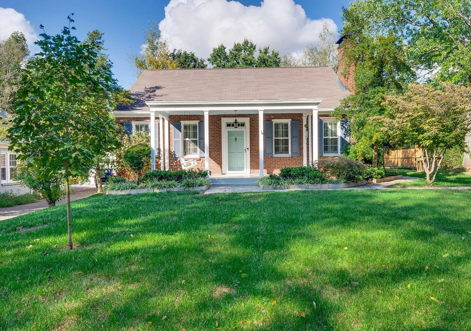 Charming 3BR/2BA home in the highly desirable Green Hills neighborhood! — Photo 3