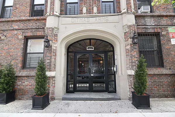 Rented by Zuz Realty | media 48