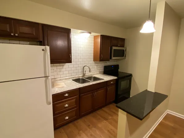 121 S Washington St #11, Genoa, IL 60135