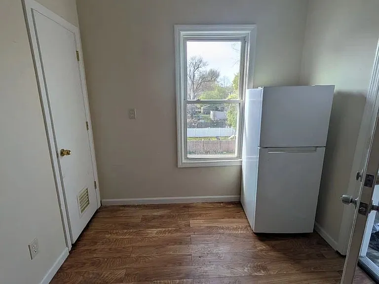928 Hancock Ave #3L — Photo 2