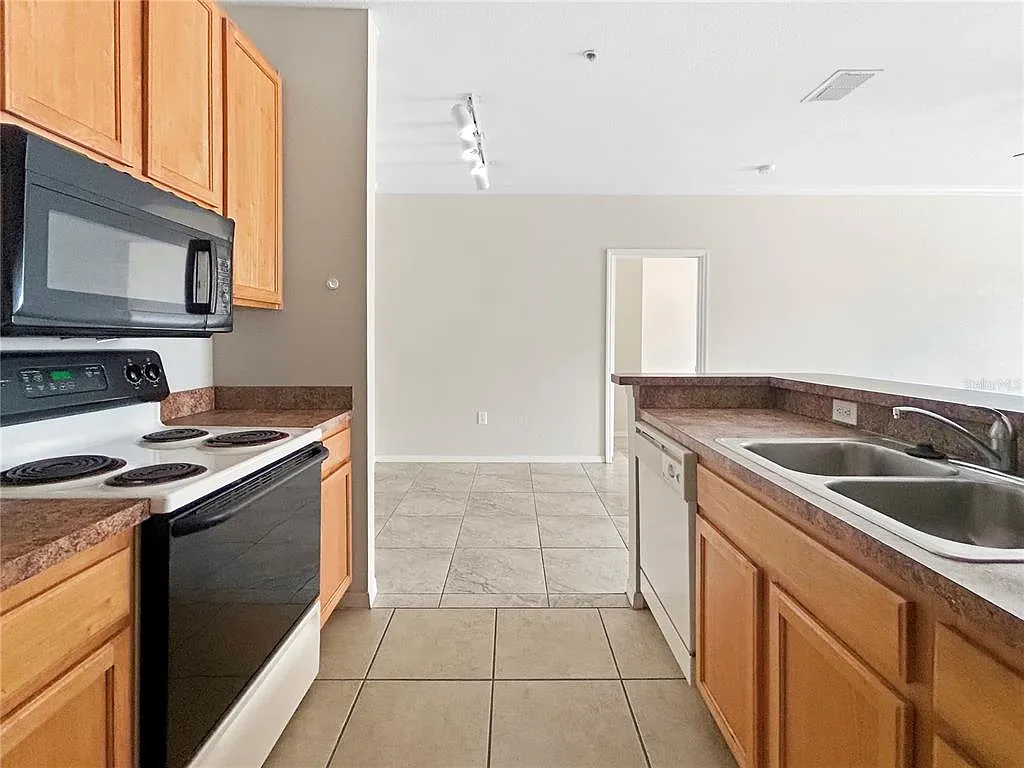 2 bed, 2.0 bath, 1045 sqft, $1,595 — Photo 3