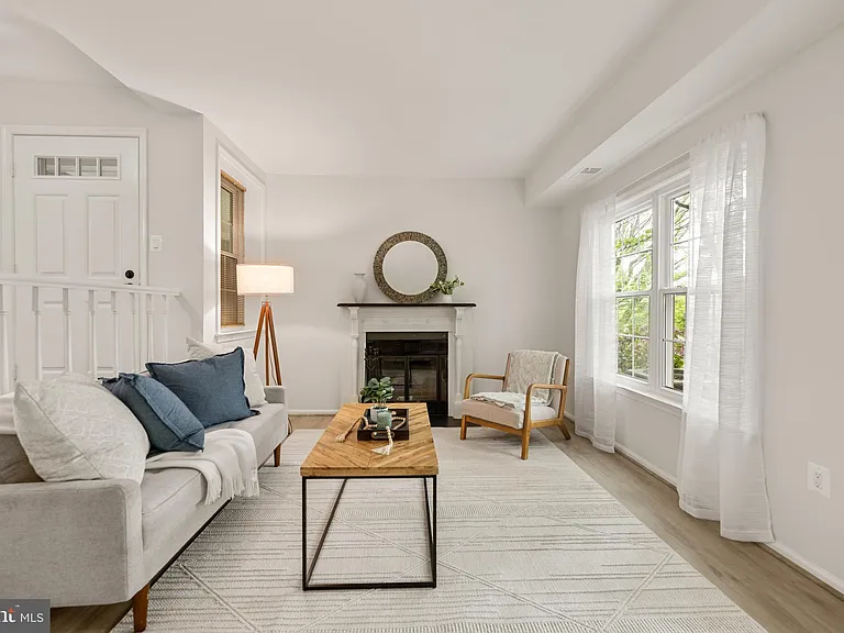 2811 S Woodrow St #B — Photo 6