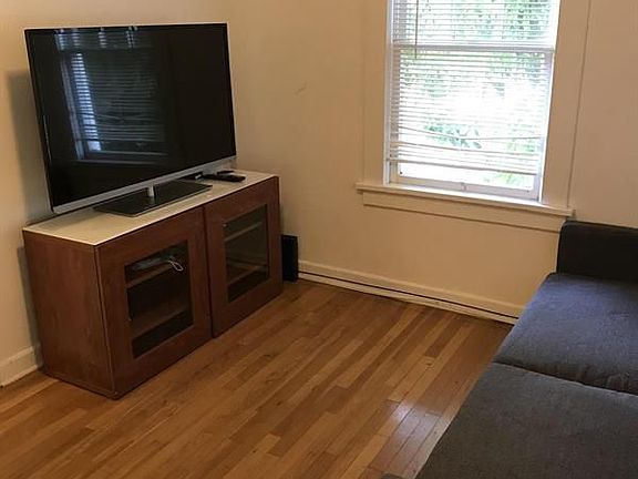 4th image of 521 Kanuga Dr #3