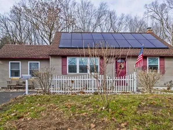 30 Wagon Rd, Enfield, CT 06082