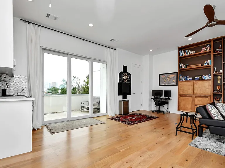 2303 Yupon St — Photo 46
