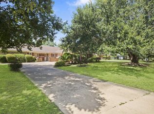 13713 Paraiso Rd, Ocean Springs, MS 39564