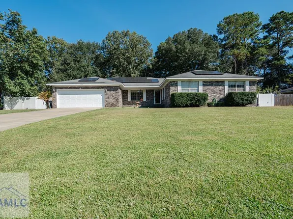 411 Christopher Dr, Hinesville, GA 31313