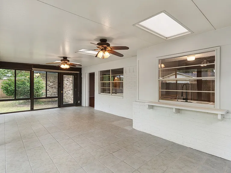 105 Wisteria Ct — Photo 14