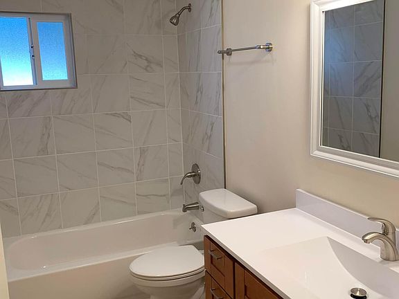 4th image of 1052 W Hamilton Ave APT 1