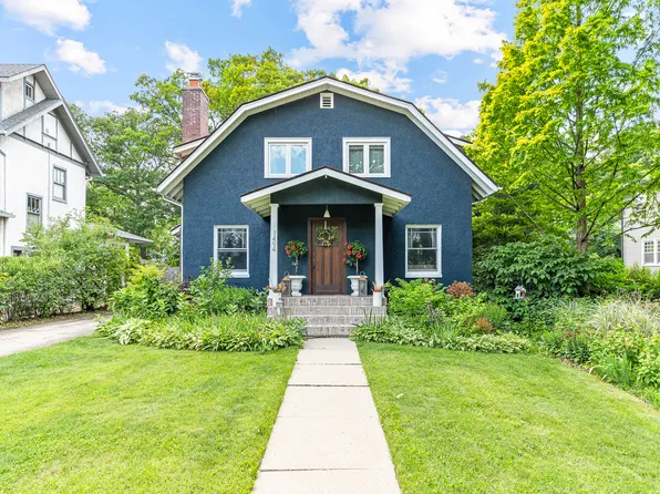 1494 Oakwood Ave, Highland Park, IL 60035