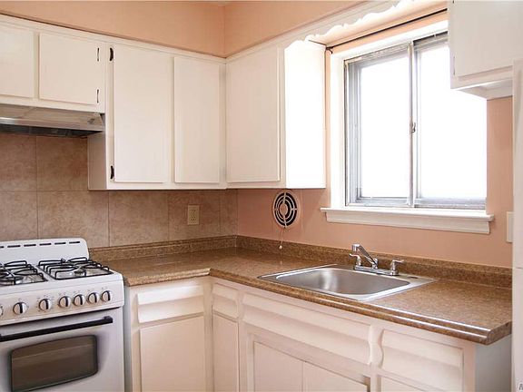 4th image of 120-38 Springfield Blvd #2