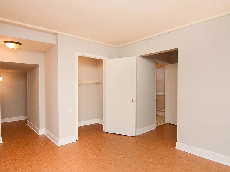 5736 N Winthrop Ave #410 — Photo 9