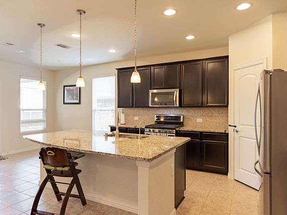 4th image of 517 Windward Dr