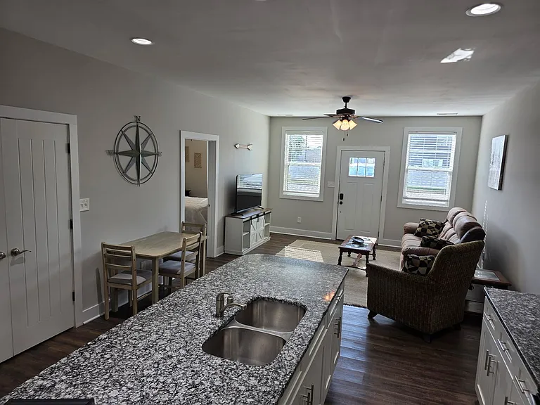 1117 Greenwood Aly — Photo 10