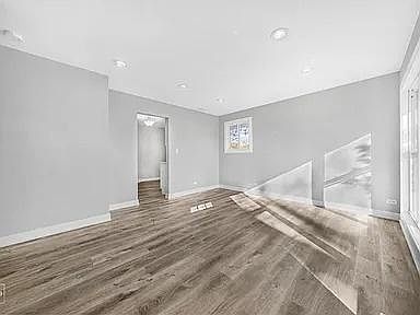3rd image of 14614 Woodlawn Ave