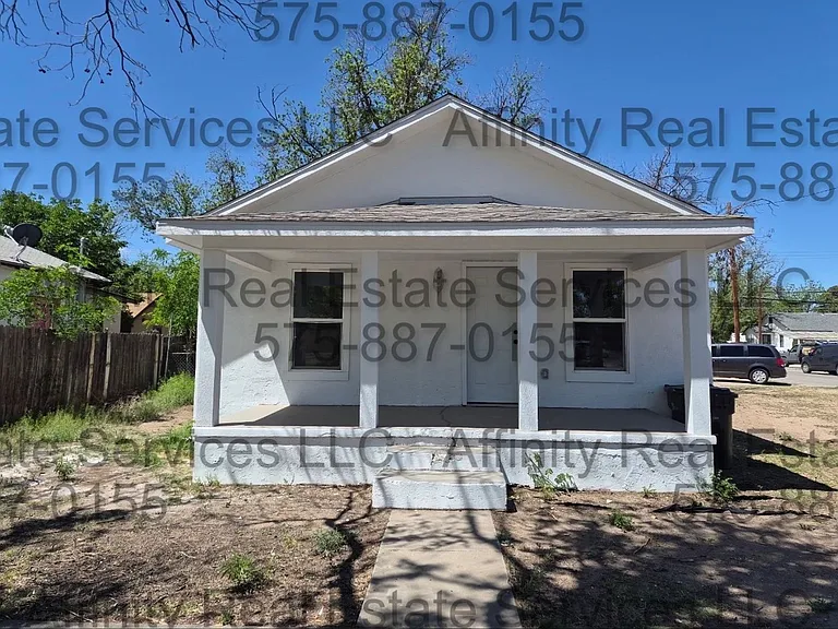 613 N Guadalupe St — Photo 1