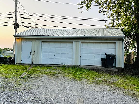 2nd image of 561 Mill St