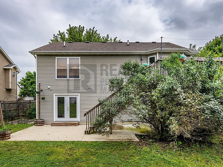 1229 E 18th St — Photo 33