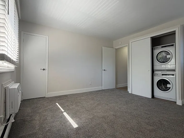 Livingstone Apartment Homes — Photo 11