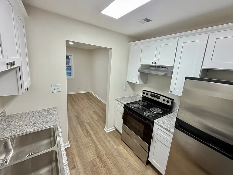 Sherwood Forest Apartments — Photo 42