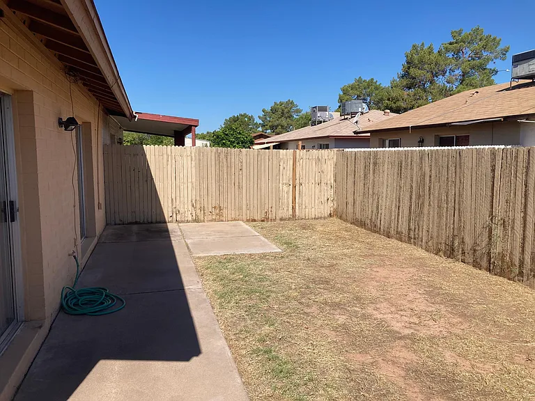 1958 E Inverness Cir — Photo 24