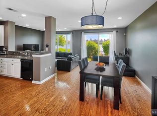 20 Lydia Dr, Guttenberg, NJ 07093