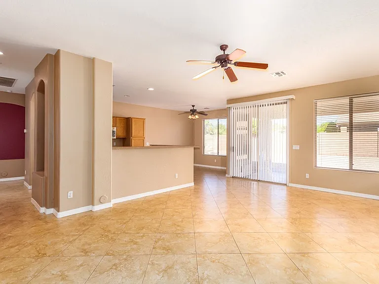 3556 E Hampton Ln — Photo 4