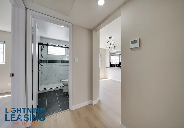 1035 N Hayworth Ave #100 — Photo 8