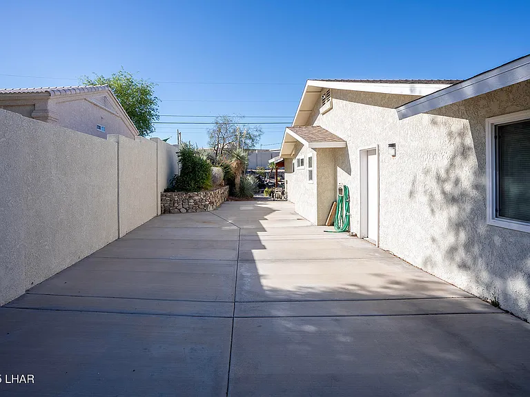 2906 Daytona Ave — Photo 31